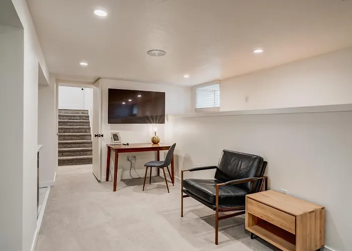 Modern Liberty Park Home And Hot Tub