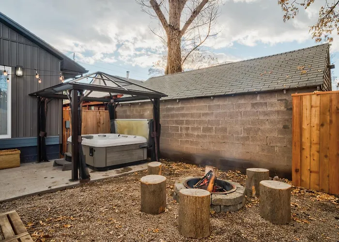 Modern Liberty Park Home And Hot Tub