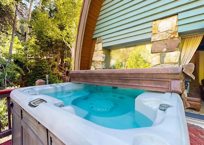 Iconic Creekside Mountain Home With Hot Tub Fireplaces Balcony & Amazing Views